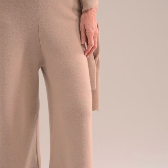Beige royal alpaca knit pants video