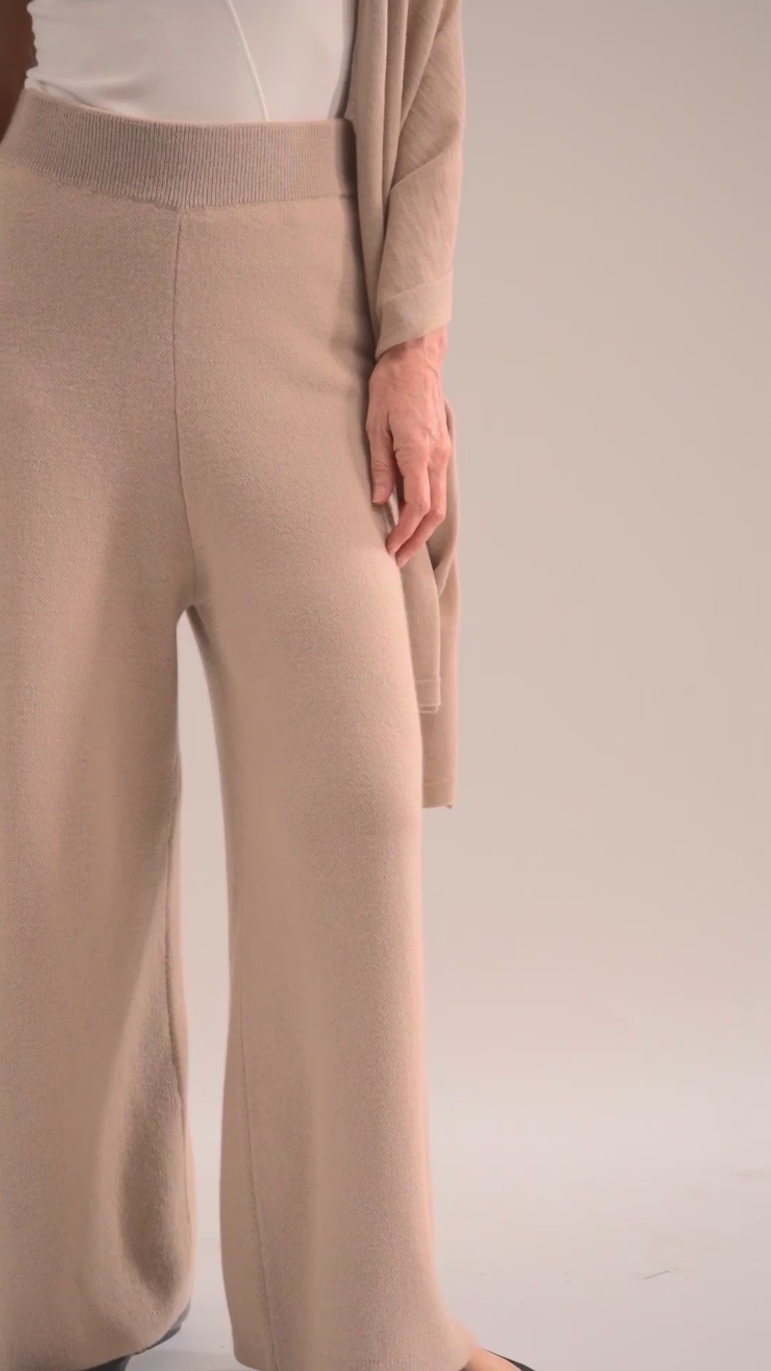 Beige royal alpaca knit pants video